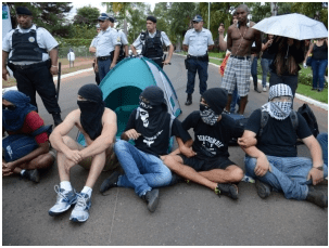 protesto perto renan