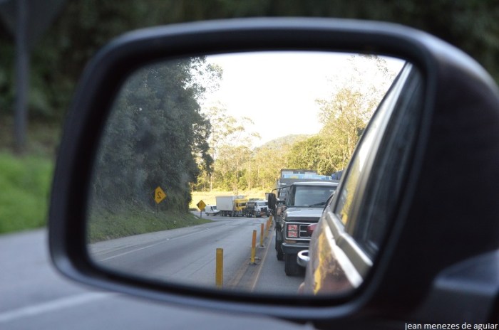 Régis pirulitos separando pistas